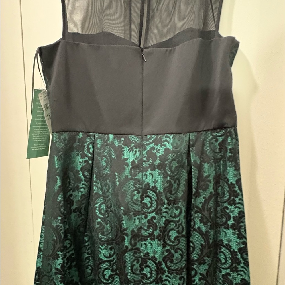 Elegant Black and Green Dress​ - Picture 4 of 6